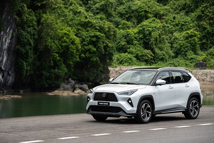 Toyota Yaris Cross phiên bản màu trắng ngọc trai với thiết kế hiện đại