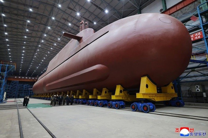 Kim Jong Un cam kết trang bị tên lửa hạt nhân cho hải quân
