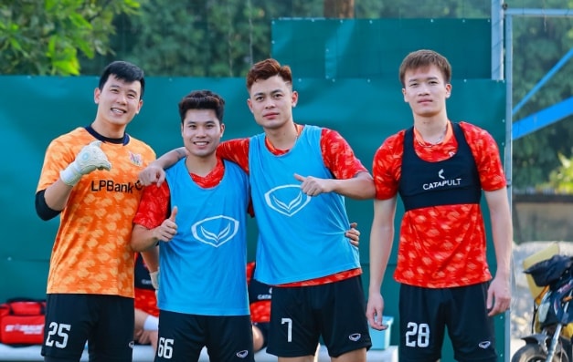 Đức Chiến gây tranh cãi với những dòng trạng thái trên mạng xã hội.