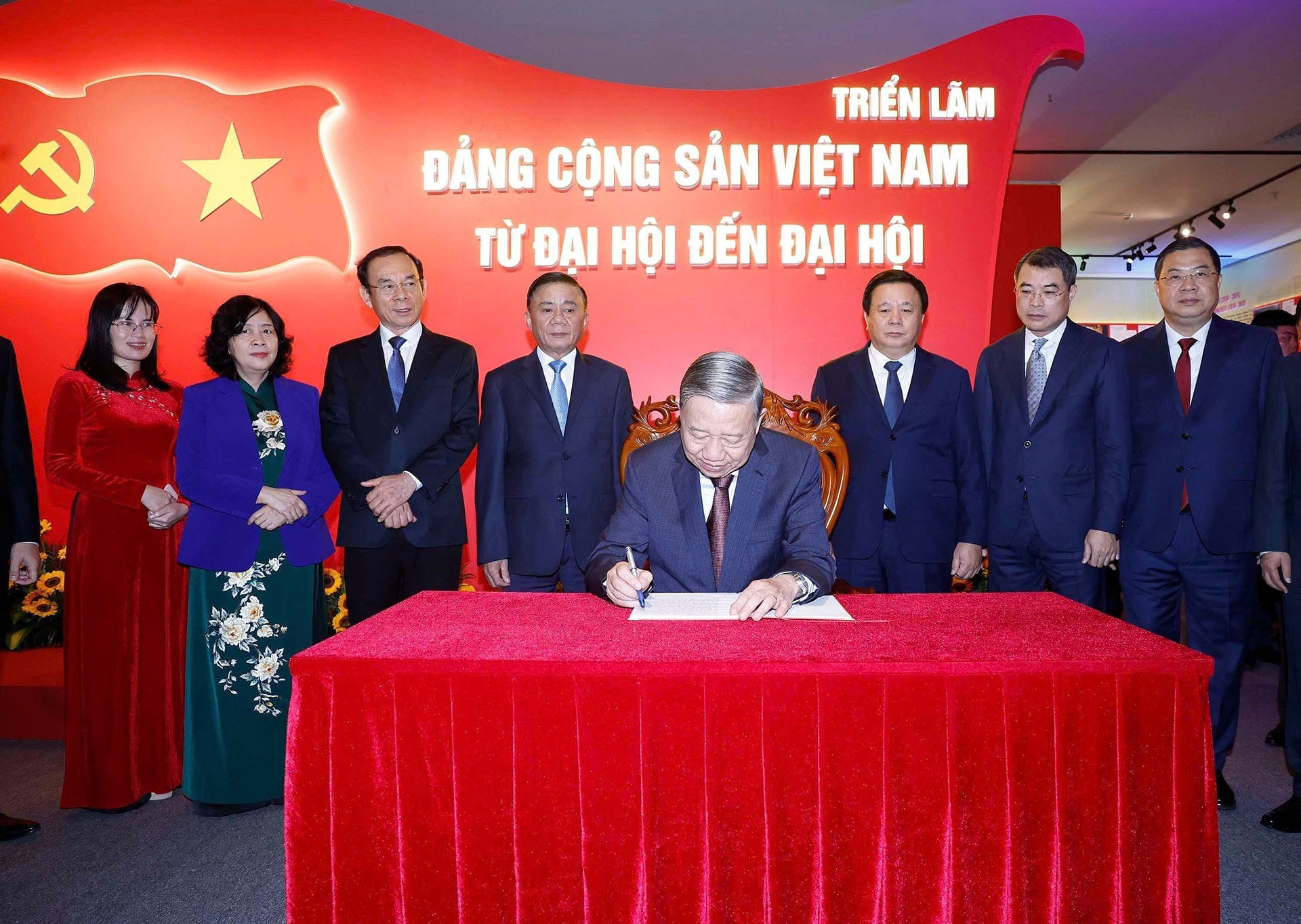 vnapotaltongbithudukhaimactrienlamdangcongsanvietnamtudaihoidendaihoianhthongnhatttxvn8496822 17667420003081903223069.jpg