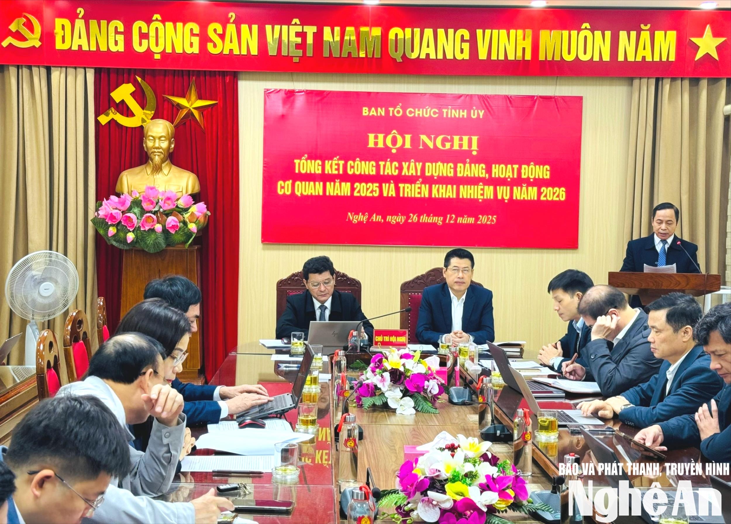 toan-canh-hoi-nghi(1).jpg