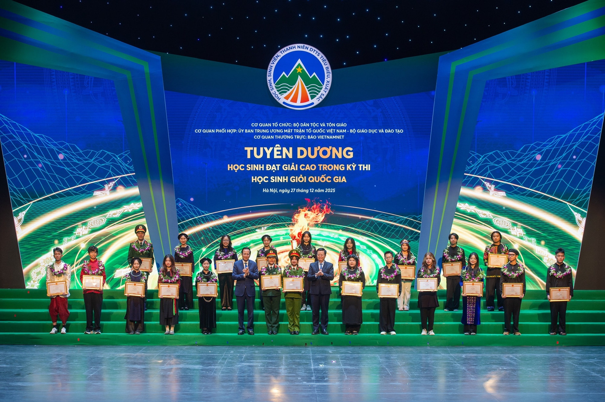 Tuyên dương học sinh, sinh viên, thanh niên dân tộc thiểu số tiêu biểu năm 2025- Ảnh 4.
