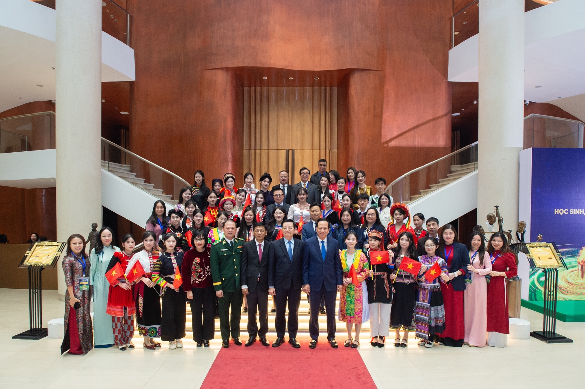 Tuyên dương học sinh, sinh viên, thanh niên dân tộc thiểu số tiêu biểu năm 2025- Ảnh 6.