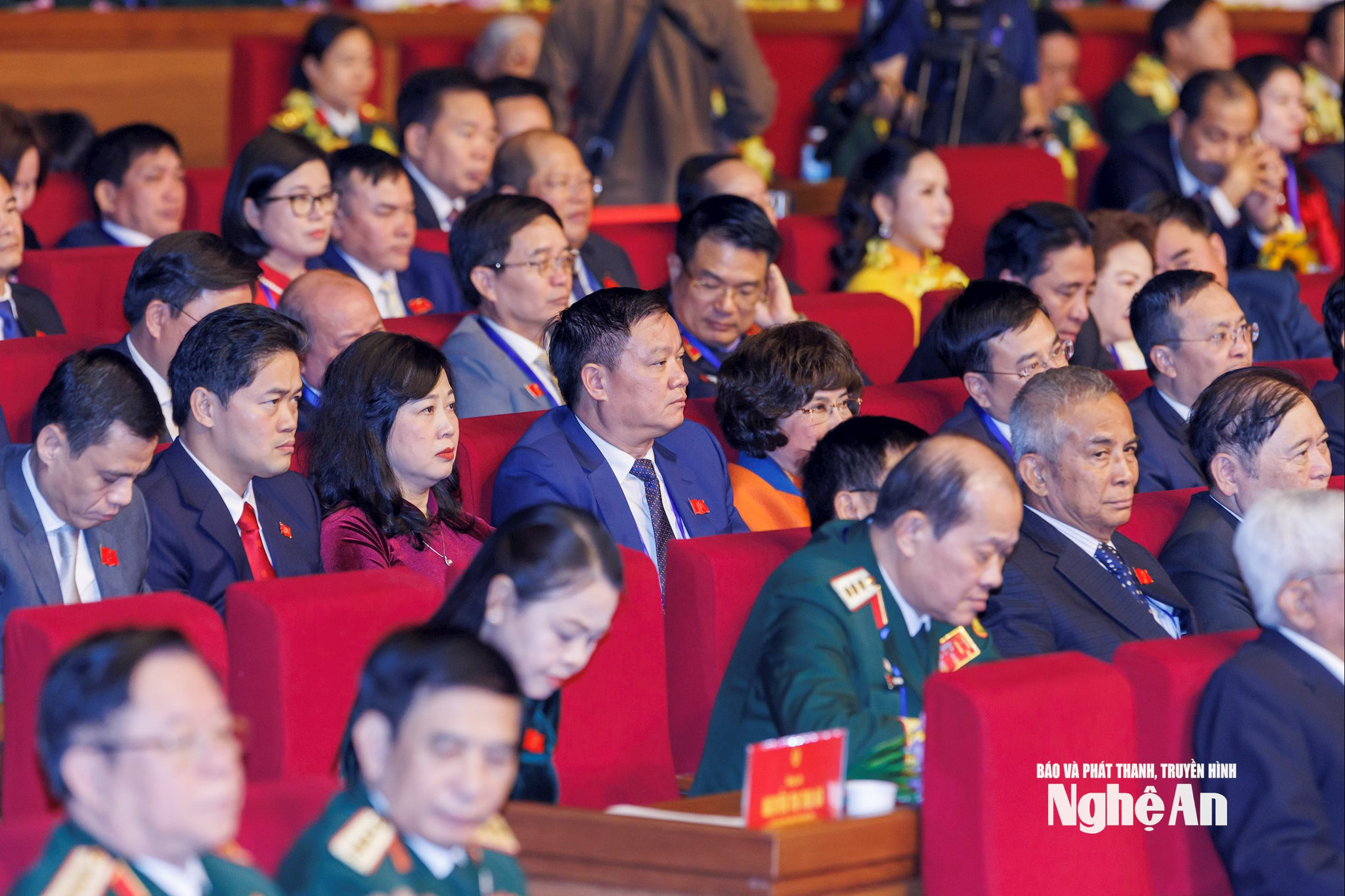 Bí thư Tỉnh uỷ Nghệ An Nguyễn Khắc Thận và bà Thái Hương - Anh hùng Lao động, Nhà Sáng lập-Chủ tịch Hội đồng Chiến lược Tập đoàn TH tham dự Đại hội. Ảnh: Quang Vinh
