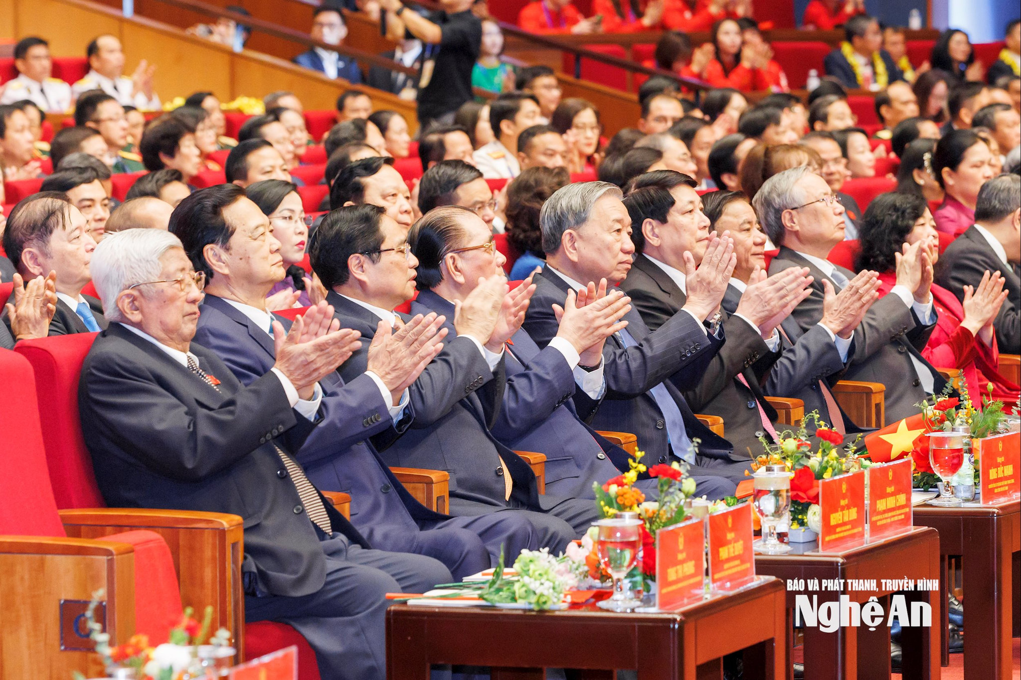 Các đồng chí lãnh đạo, nguyên lãnh đạo Đảng, Nhà nước, MTTQ Việt Nam tham dự Đại hội. Ảnh: Quang Vin