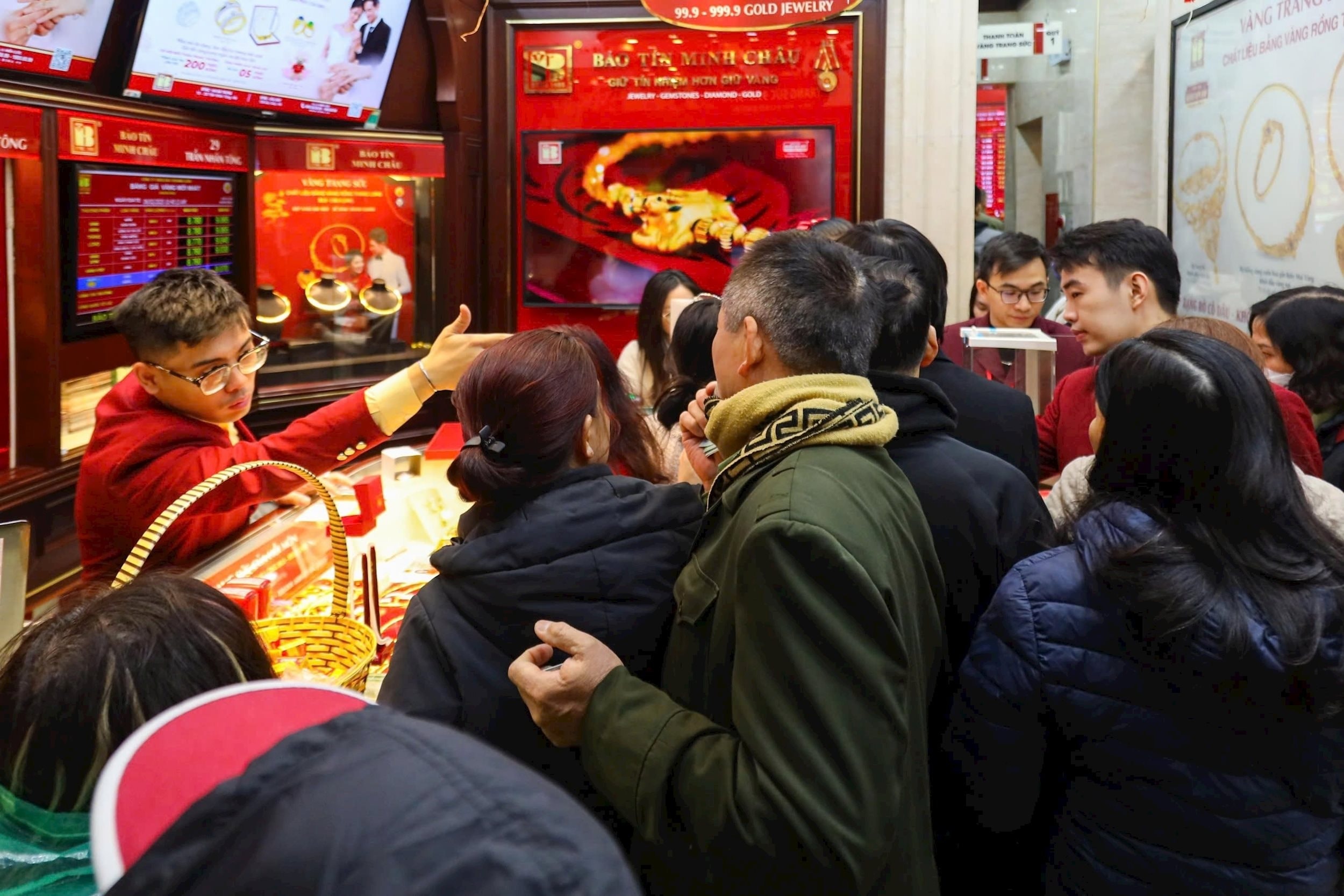 Giá vàng lúc 17h chiều nay 27 12 Giá vàng trong nước và vàng thế giới