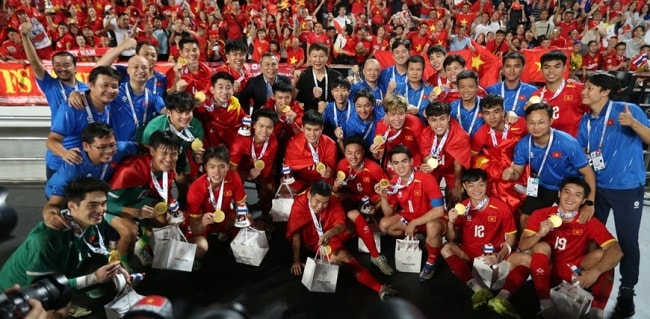 U22 Việt Nam ăn mừng chức vô địch SEA Games 33 dưới thời HLV Kim Sang-sik.