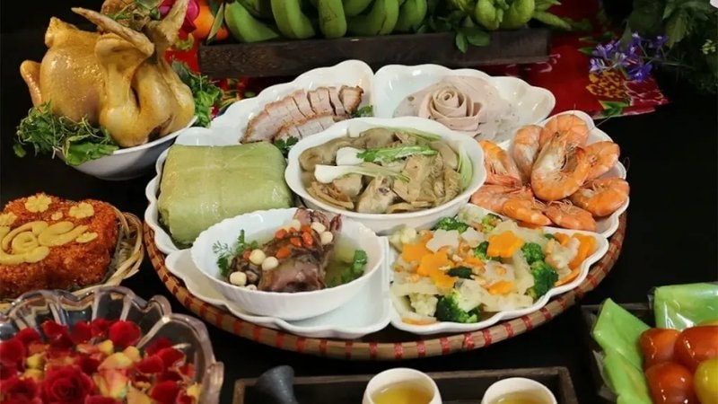 Cúng giao thừa ngoài trời và trong nhà có thể dùng bánh giống nhau