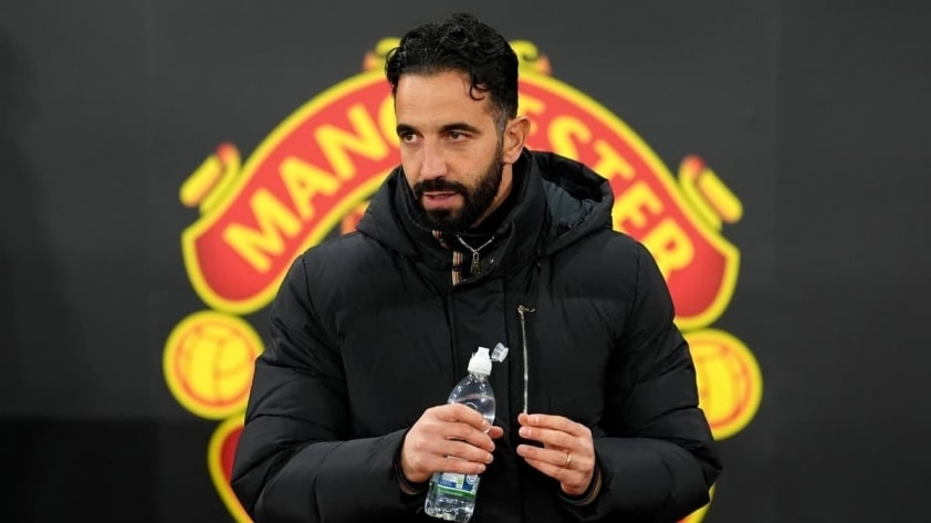HLV Ruben Amorim đang đối mặt với áp lực về chính sách sử dụng cầu thủ trẻ tại Manchester United