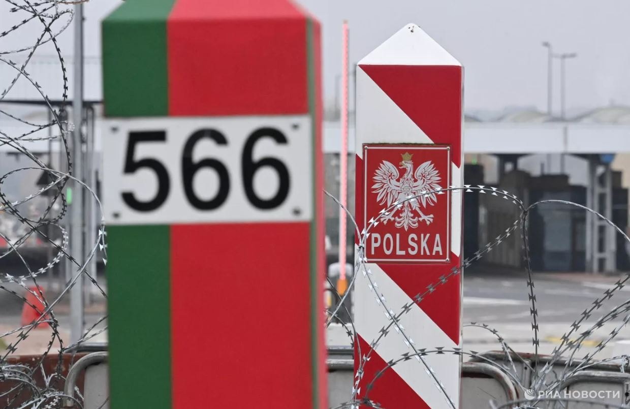 ba lan xây lưới phòng thủ ở sườn đông