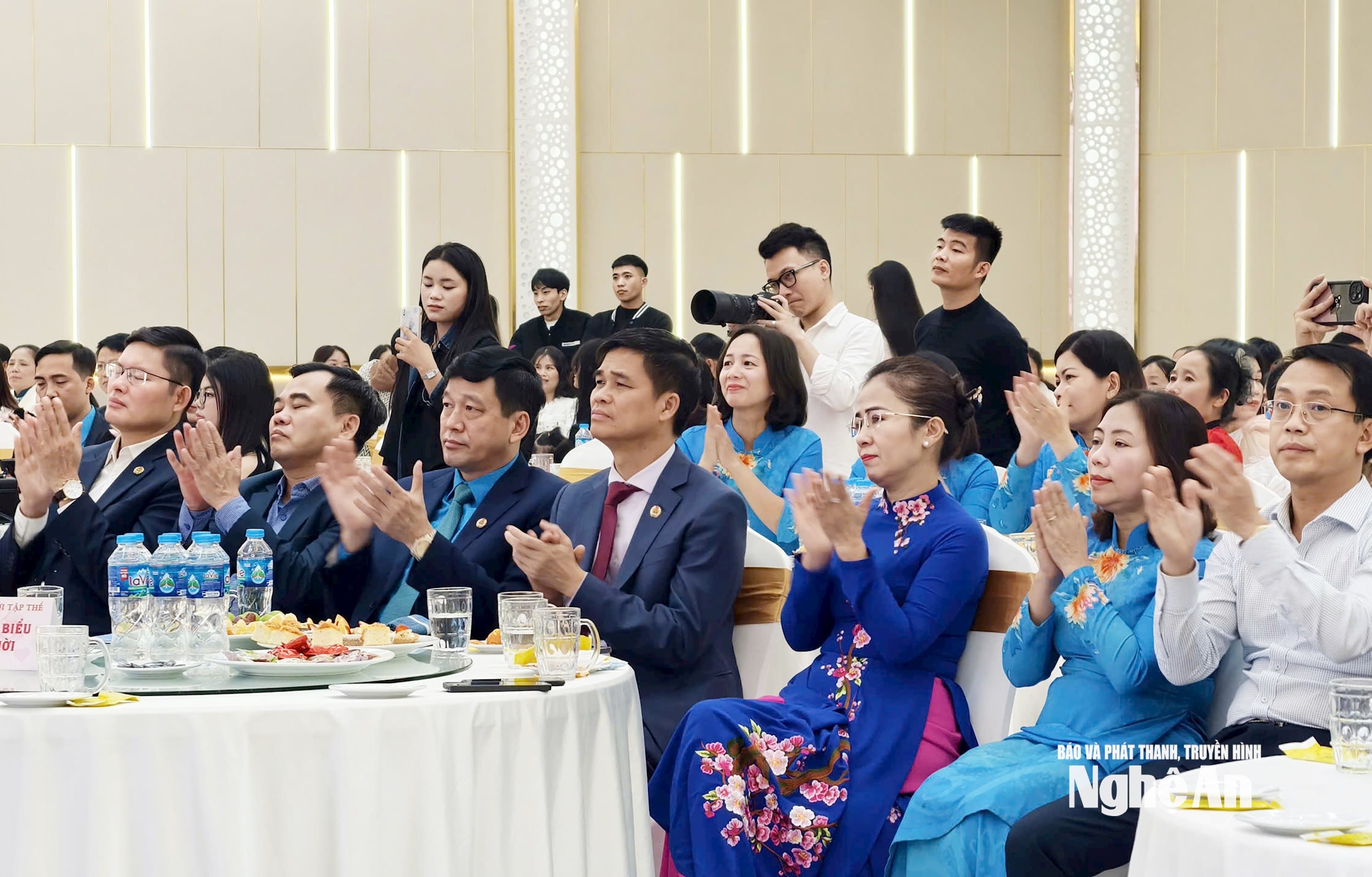 8blễ cưới tập thể 2025