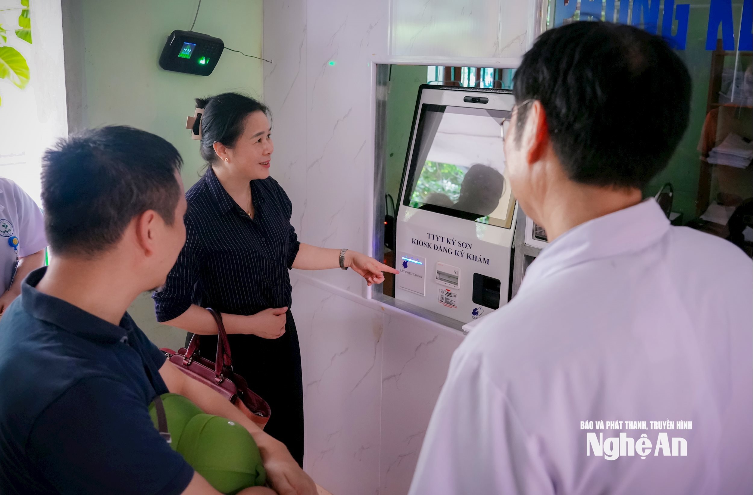 Ảnh 4 - Năm 2025, ngành y tế Nghệ An tiếp tục bứt phá mạnh mẽ trong chuyển đổi số, ứng dụng công nghệ thông tin. Ảnh Thành Chung