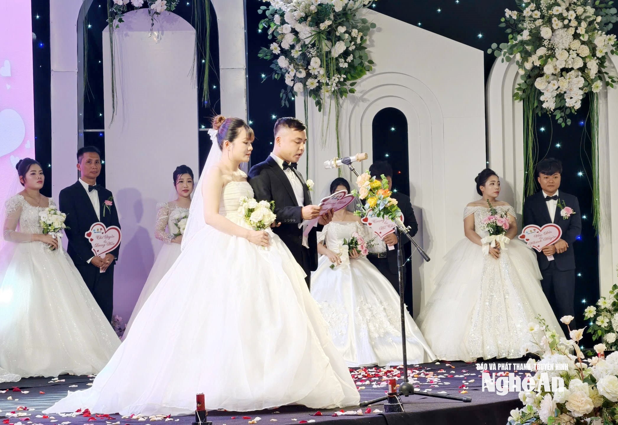 lễ cưới tập thể ảnh Diệp Thanhb8c454f9dbc0549e0dd1