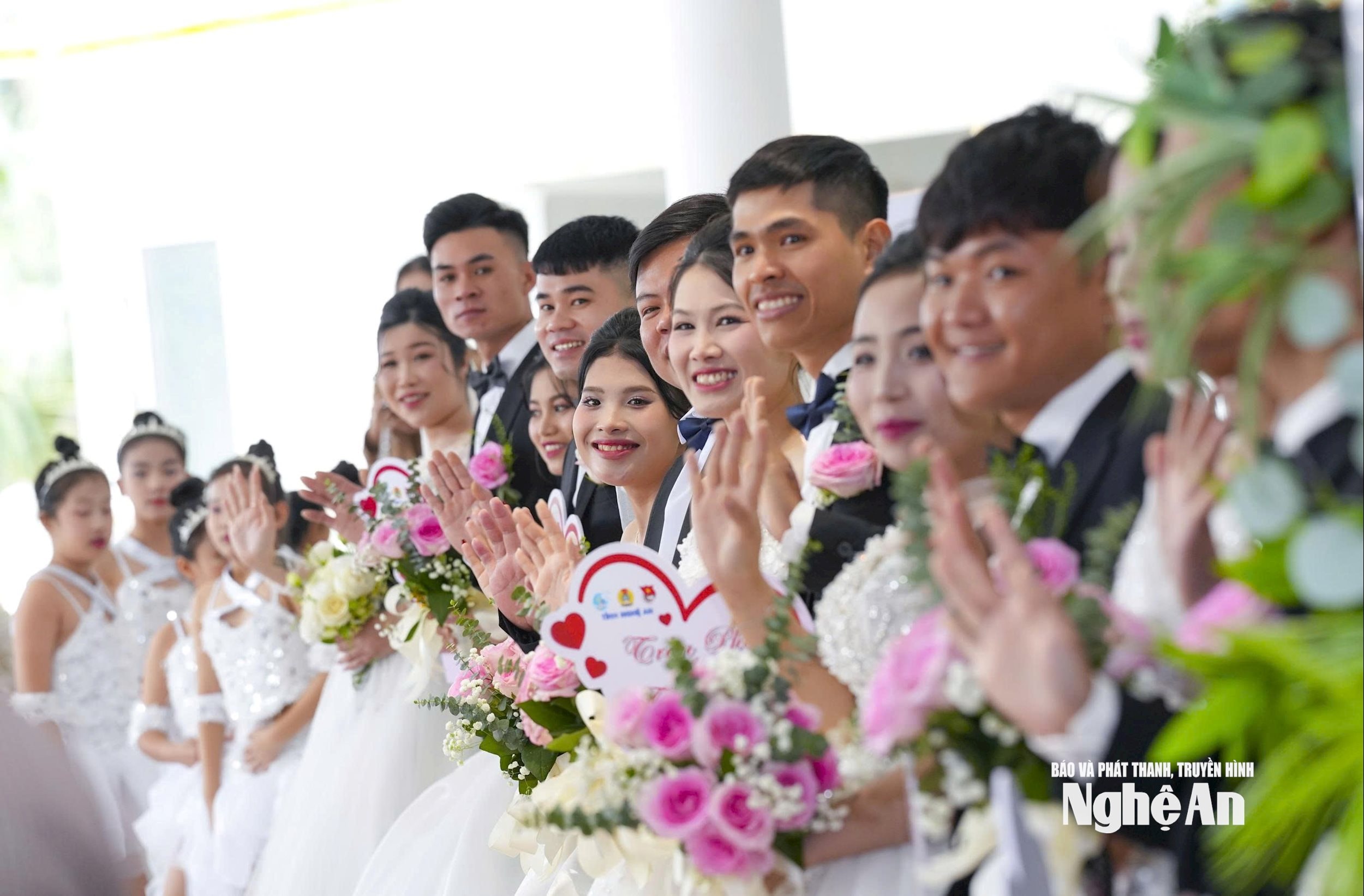 lễ cưới tập thể ảnh Diệp Thanhgen-h-z7373303389962_5e5cb99b4563809d3080a3db6474f159