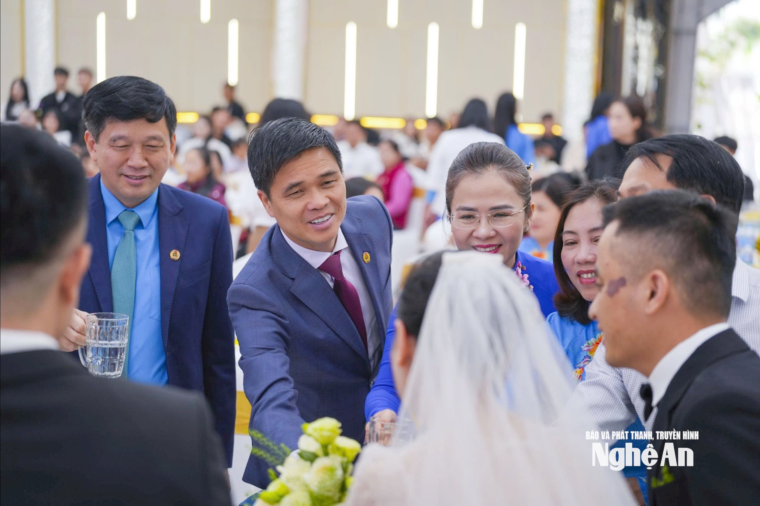 lễ cưới tập thể ảnh Diệp Thanhgen-h-z7373303994690_ffbab2b19f4580b127537b3a18b35540