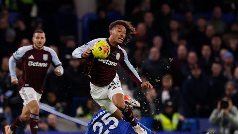 Moises Caicedo thi đấu mờ nhạt nơi tuyến giữa Chelsea