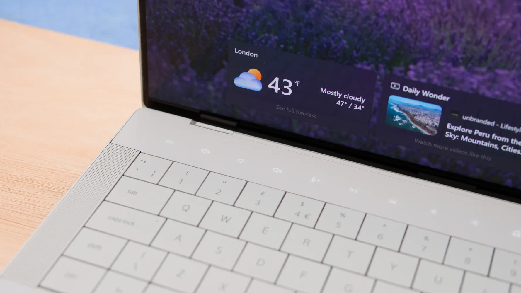 Thiết kế tổng thể của Dell XPS 14 Premium (9440)