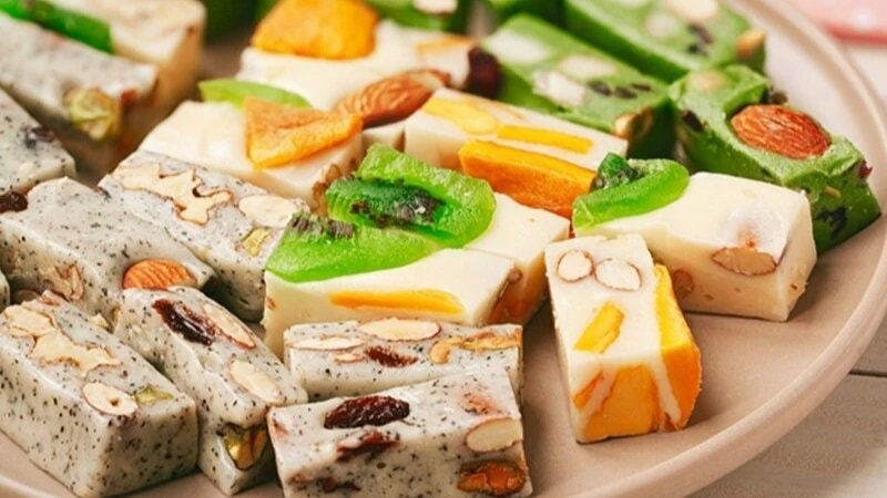Khi cúng Phật, tuyệt đối tránh các loại bánh kẹo có thành phần mặn