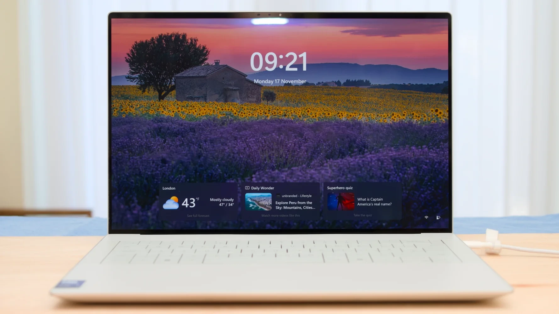 Màn hình OLED sắc nét trên Dell XPS 14 Premium