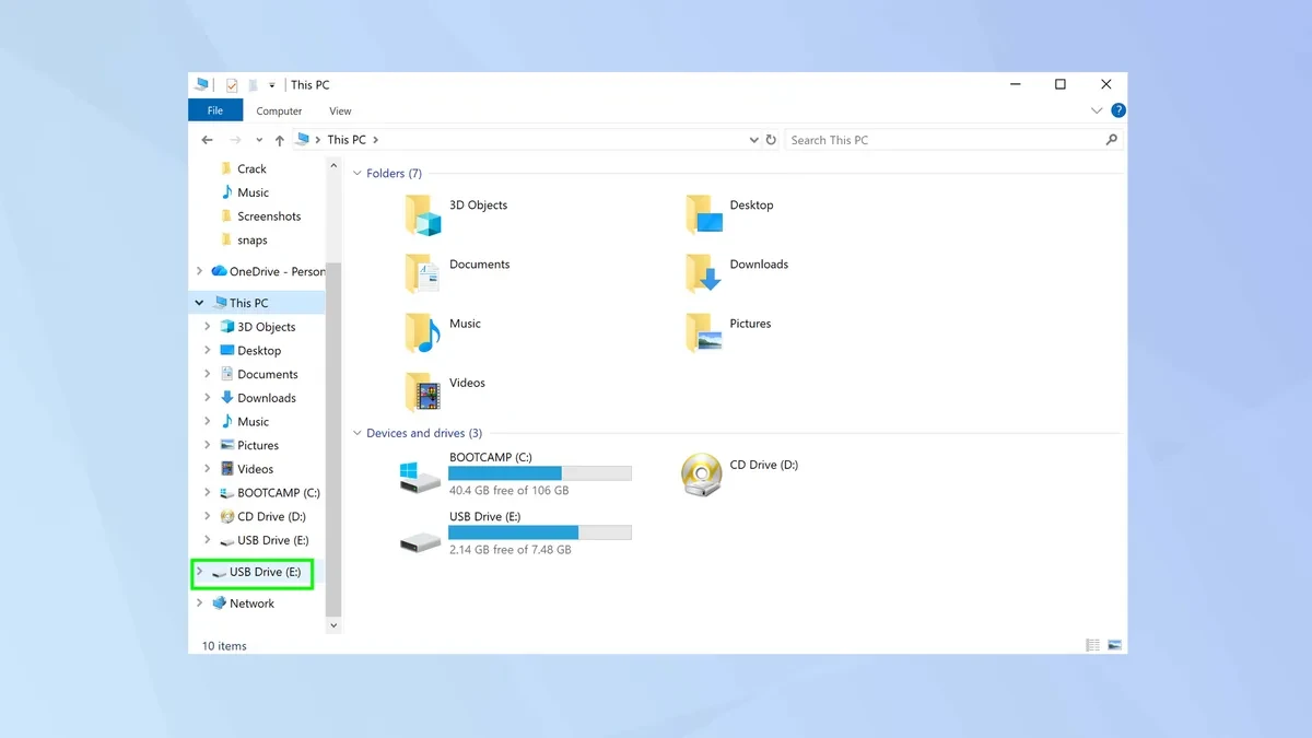Mở File Explorer tìm ổ USB