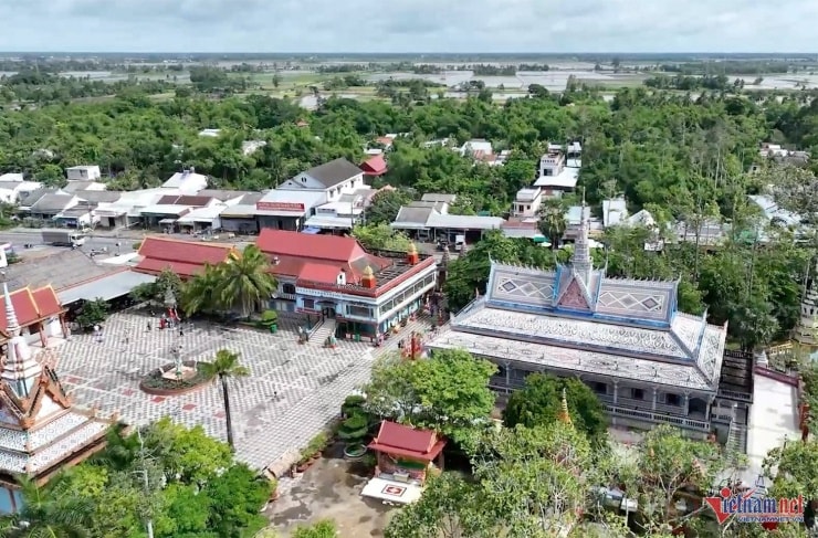 Toàn cảnh chùa Sro Lôn với kiến trúc Khmer đặc trưng tại Cần Thơ