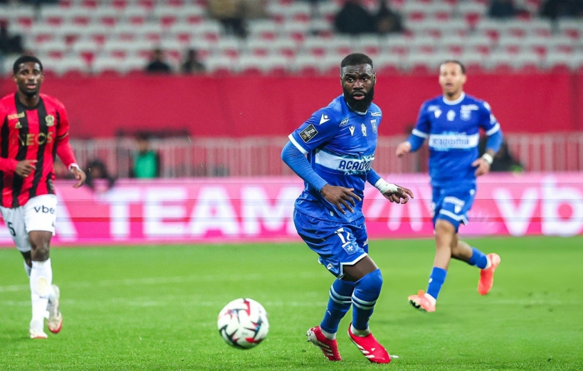 Tiền đạo Lassine Sinayoko đang thi đấu nổi bật tại Ligue 1