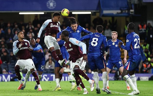 Ollie Watkins ăn mừng sau khi ghi bàn cho Aston Villa