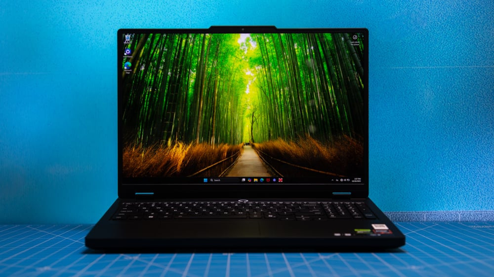 Màn hình OLED rực rỡ trên Lenovo Legion Pro 5 Gen 10