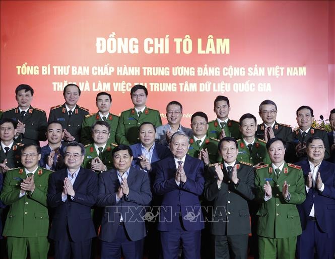 Tổng Bí thư Tô Lâm thăm, làm việc tại Trung tâm Dữ liệu Quốc gia, Bộ Công an- Ảnh 7.