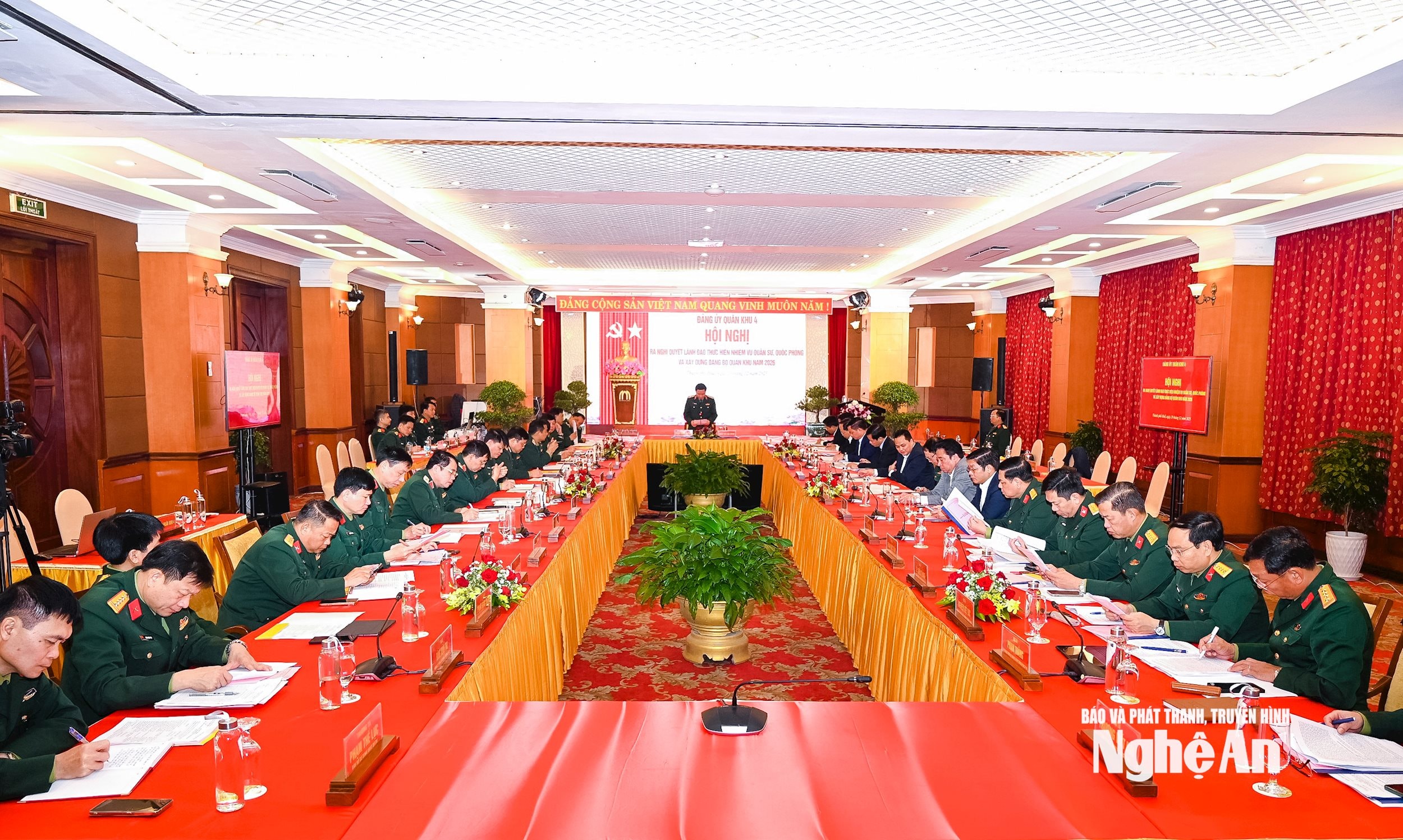 Anh 1 - Quang canh hoi nghi