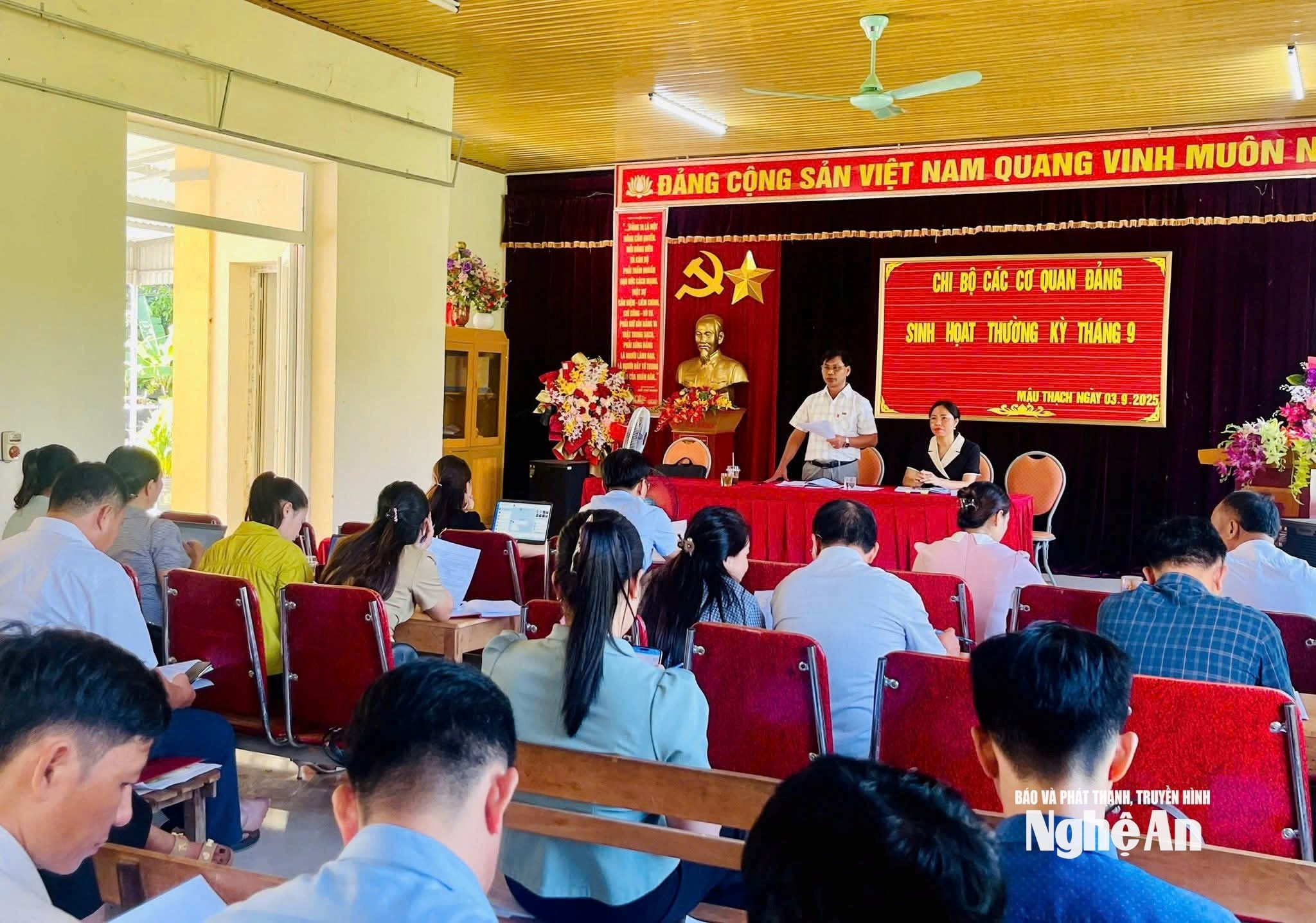 Các chi bộ đảng ở xã Mậu Thạch sinh hoạt định kỳ đúng quy định. Ảnh BC