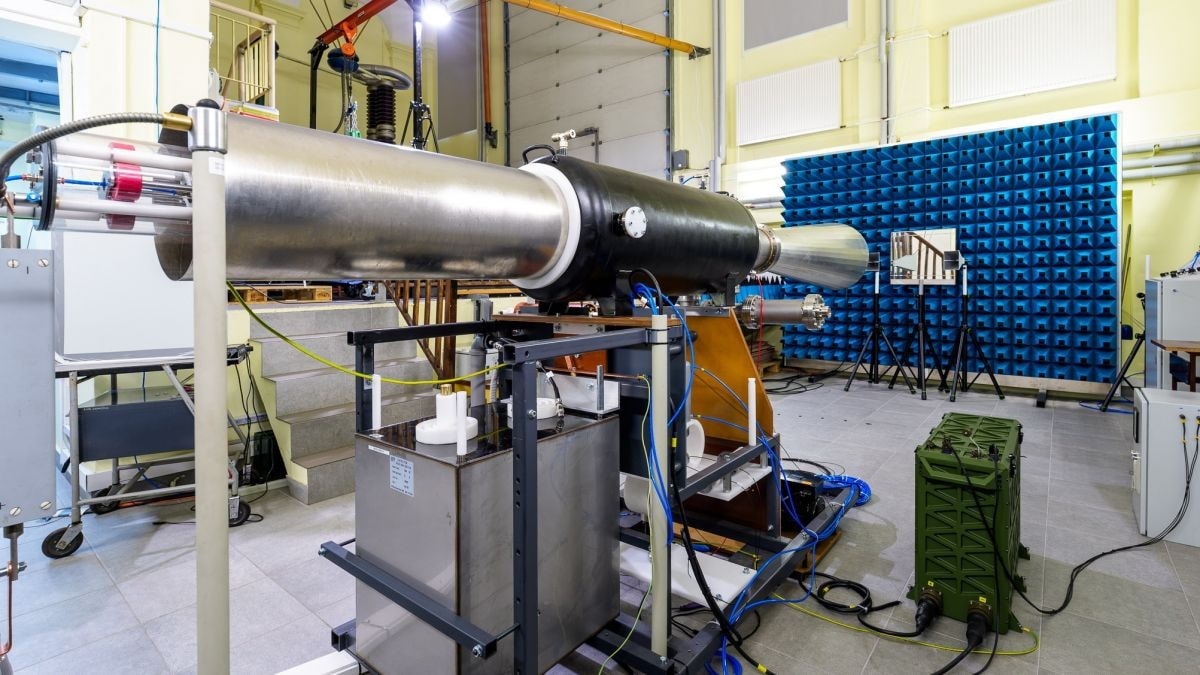 Hệ thống Stratus sử dụng các xung điện từ mạnh để vô hiệu hóa UAV.