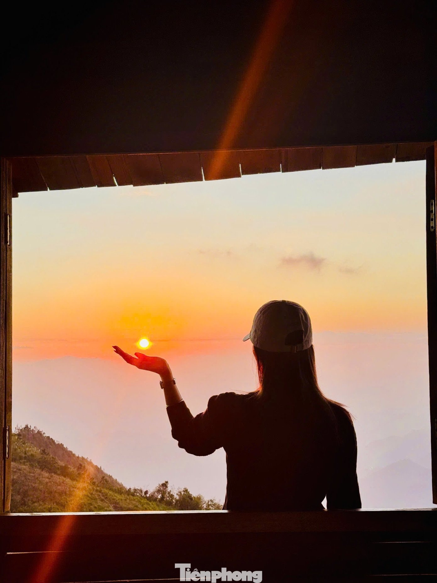 Khung cảnh hoàng hôn rực rỡ trên vùng cao Tà Xùa.