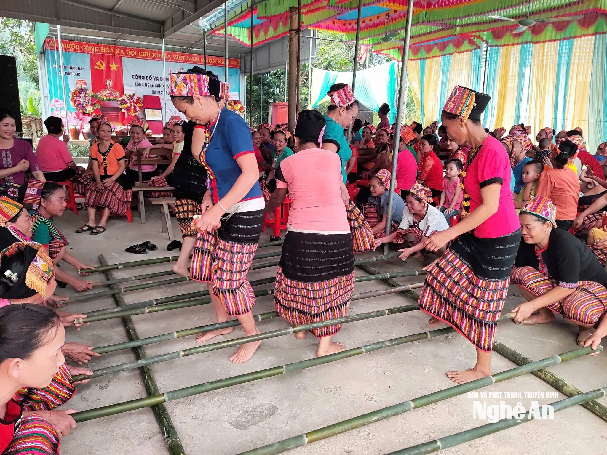 xa-mau-thach-la-dia-ban-sinh-song-lau-doi-cua-dong-bao-cac-dan-toc-thieu-so-voi-be-day-truyen-thong-doan-ket-dam-da-ban-sac-van-hoa.-anhbang-cha.jpg