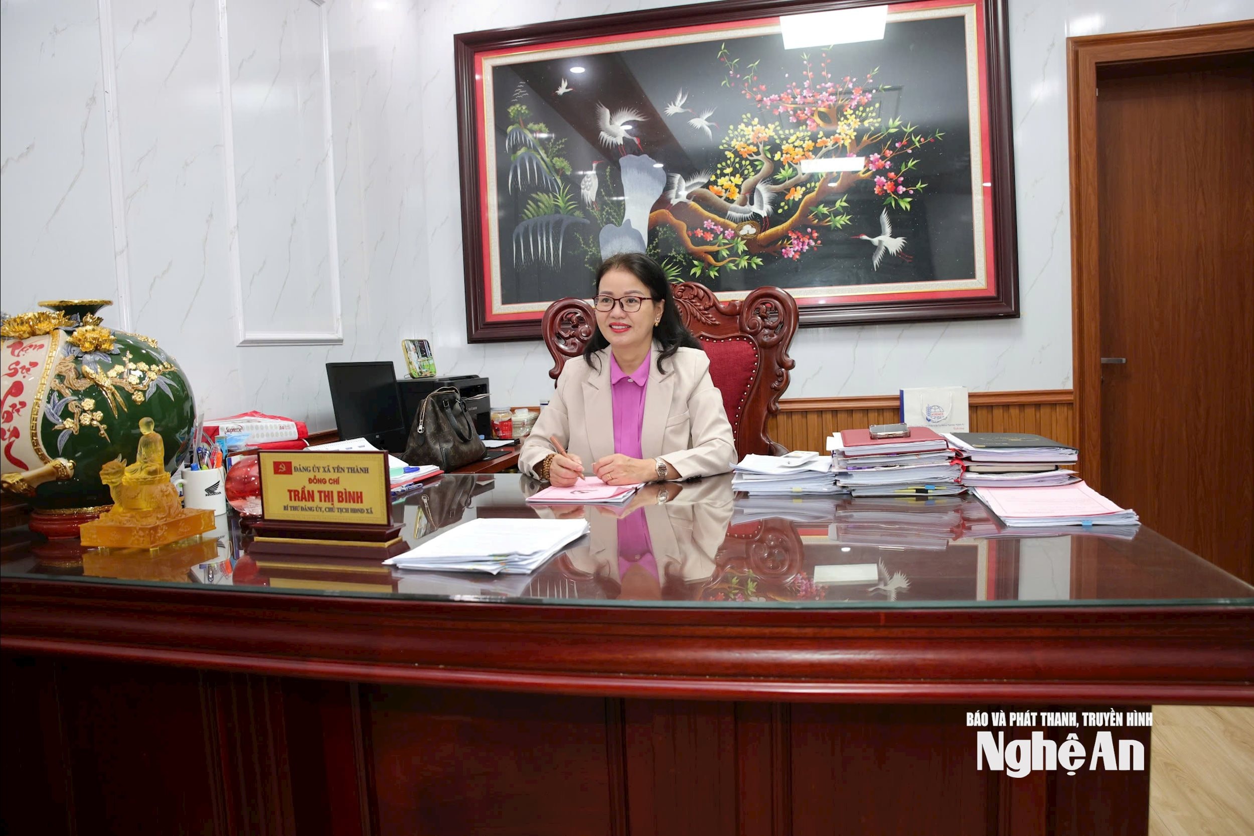 Chị Trần Thị Bình - Ủy viên Ban Chấp hành Đảng bộ tỉnh, Bí thư Đảng ủy xã Yên Thành. Ảnh Thanh Quỳnh