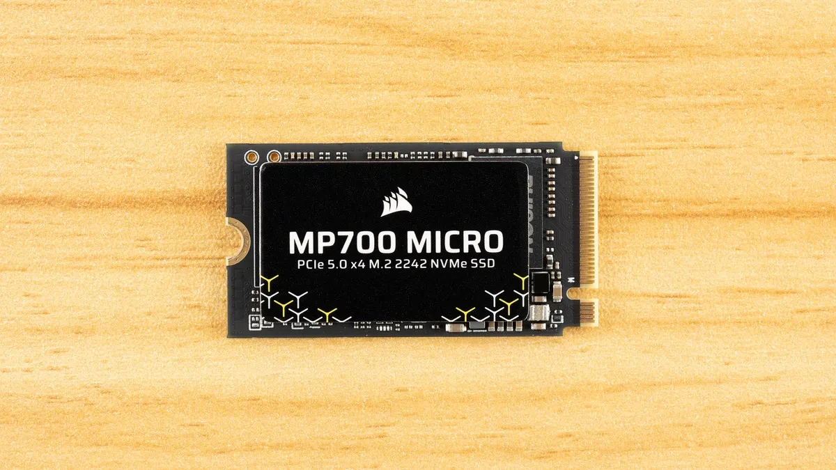 Cận cảnh ổ cứng Corsair MP700 Micro 4TB SSD chuẩn M.2 2242