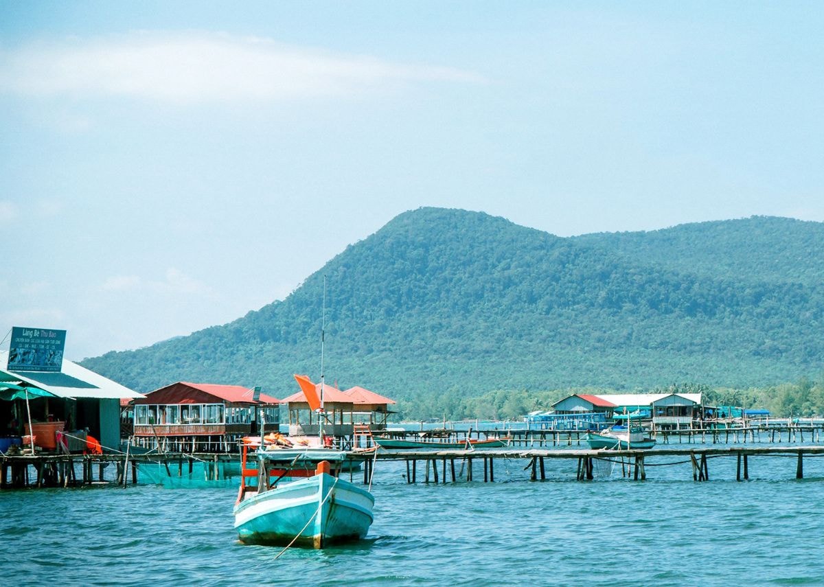 Làng chài Rạch Vẹm với sao biển đỏ