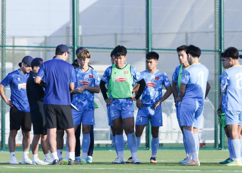 U23 Việt Nam tập luyện chuẩn bị cho trận giao hữu với U23 Syria tại Qatar