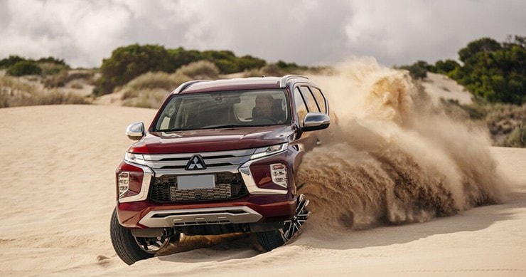 Mitsubishi Pajero Sport 2025 tại đại lý Việt Nam