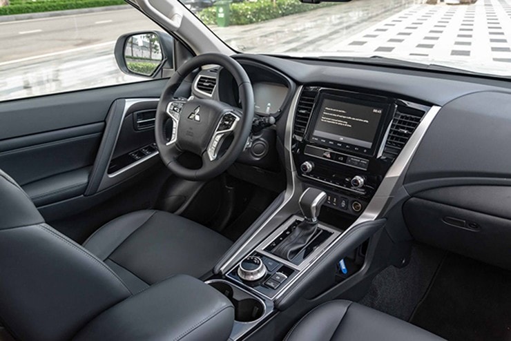 Không gian nội thất Mitsubishi Pajero Sport 2025