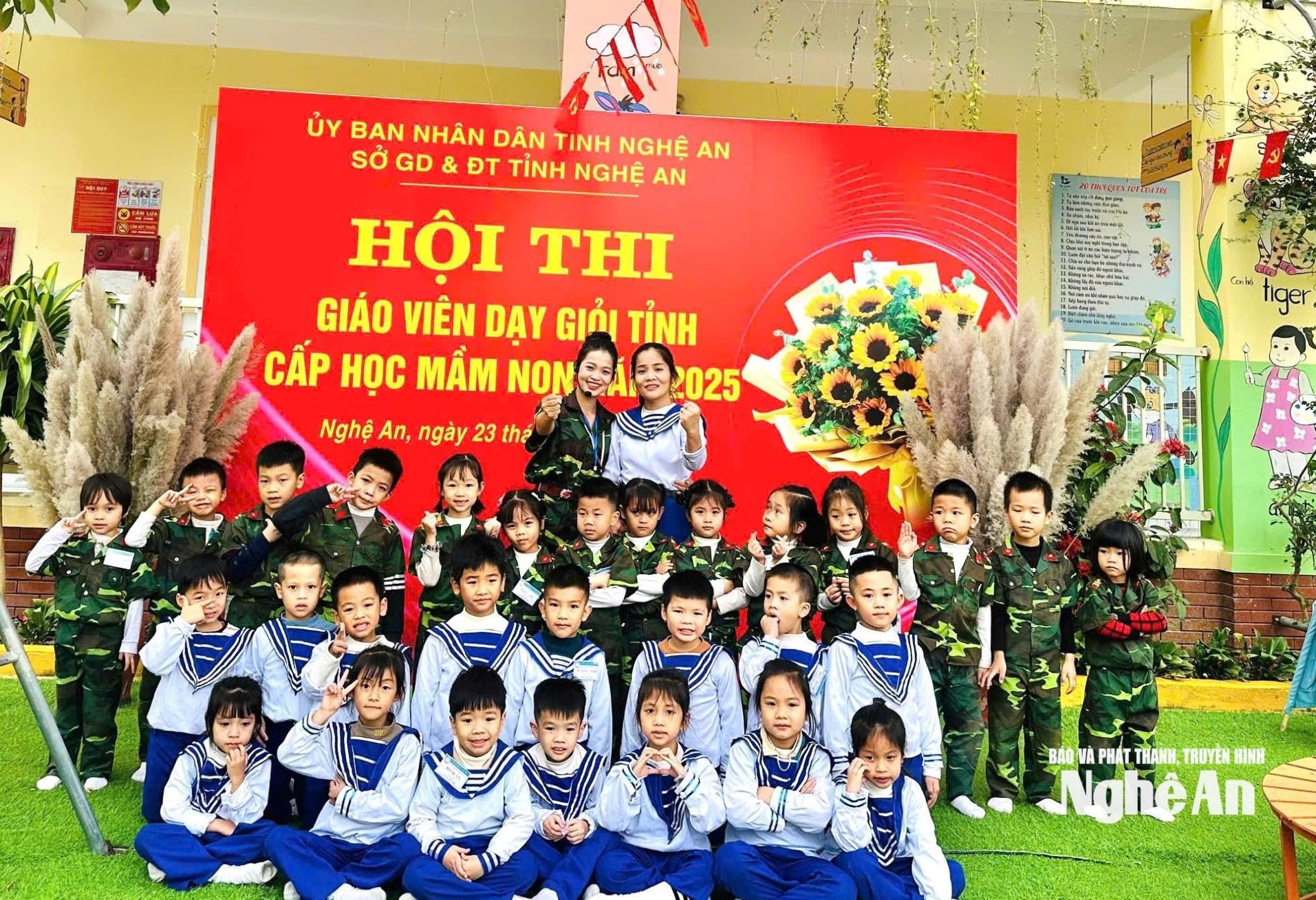 bna_giao-vien-va-hoc-sinh-truong-mam-non-dien-phu-tham-gia-hoi-thi-giao-vien-day-gioi-tinh.-anh-my-ha(1).jpg