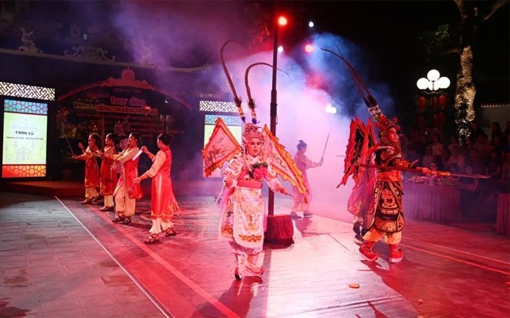 Tour đêm tại đền Quán Thánh