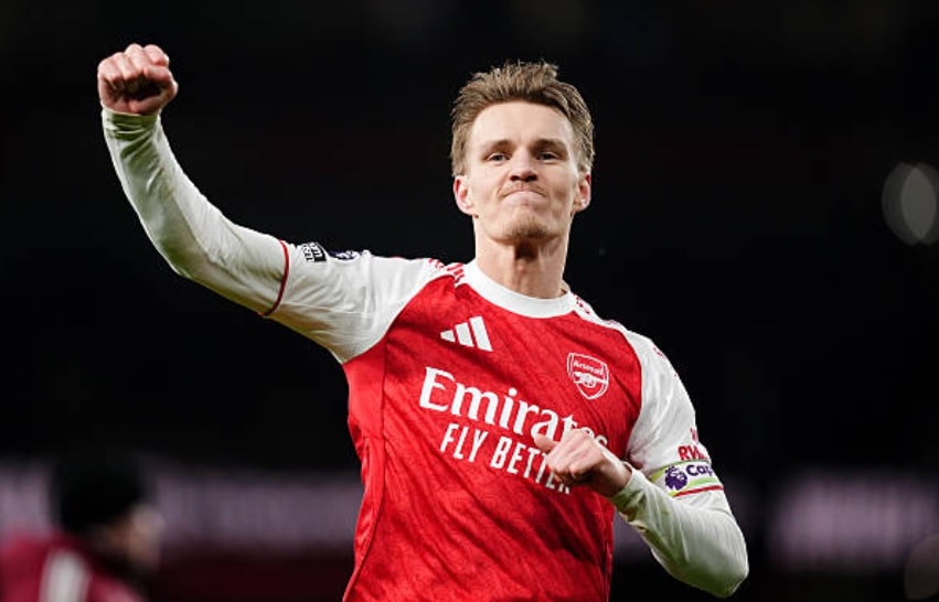 Martin Odegaard điều tiết lối chơi của Arsenal