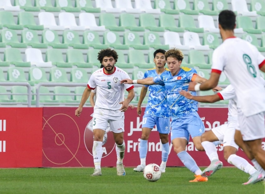 Viktor Lê đeo băng thủ quân U23 Việt Nam trong hiệp 2 trận gặp Syria 770356