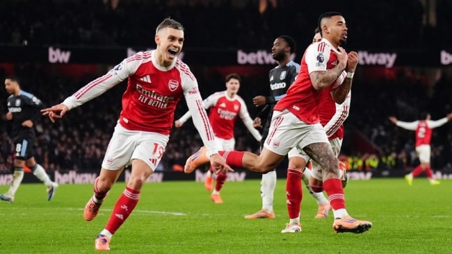 Arsenal thắng đậm Aston Villa.