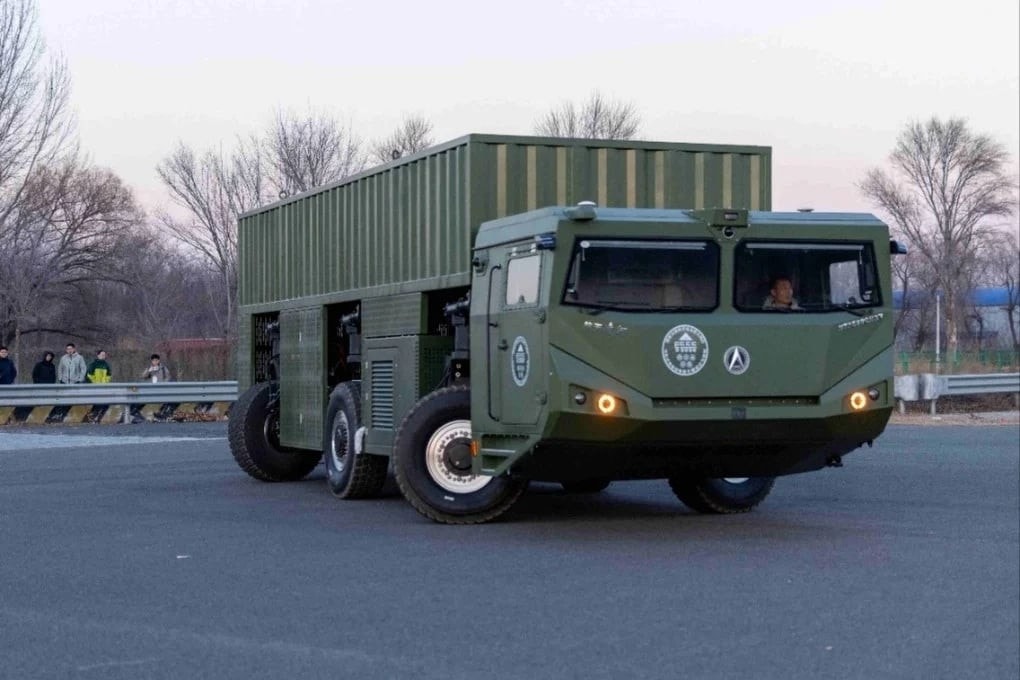 Bệ phóng ICBM của Trung Quốc có khả năng di chuyển ngang độc đáo.