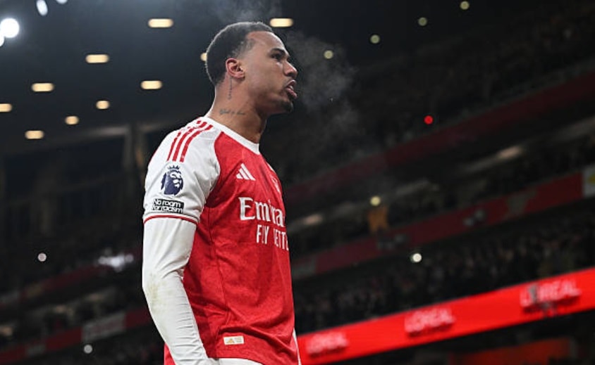 Gabriel Magalhaes ăn mừng bàn thắng khai thông thế bế tắc cho Arsenal