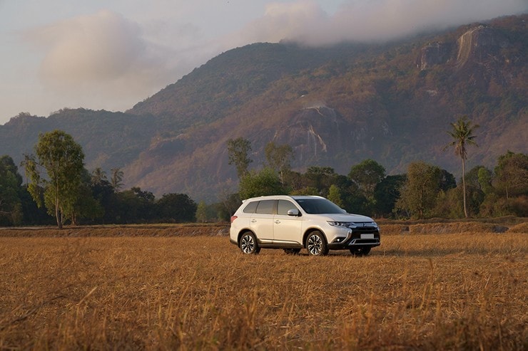 Ngoại hình tổng thể của Mitsubishi Outlander với ngôn ngữ Dynamic Shield