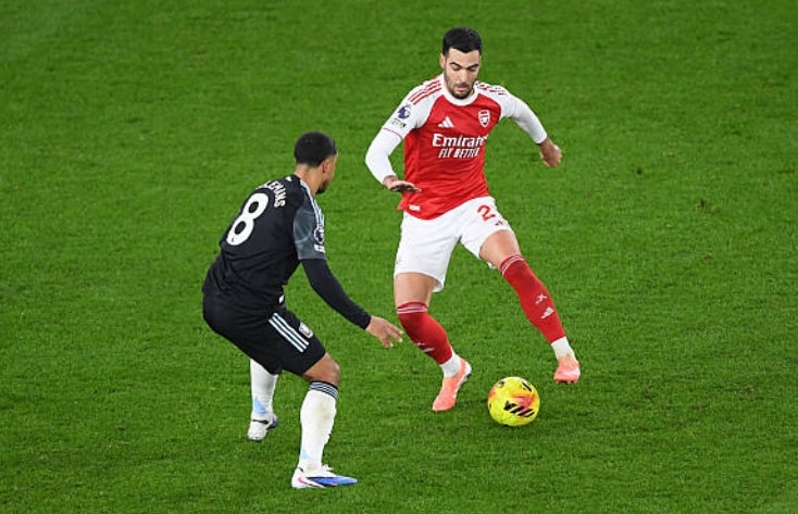 Mikel Merino gặp khó khăn trong việc tranh chấp ở khu trung tuyến