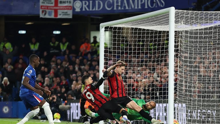 Robert Sanchez (7/10): Sanchez đã cứu thua xuất sắc trong hiệp 2.